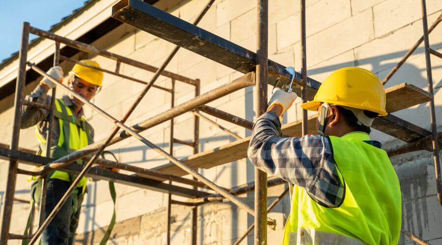 Professional gutter cleaning in New Town, ND